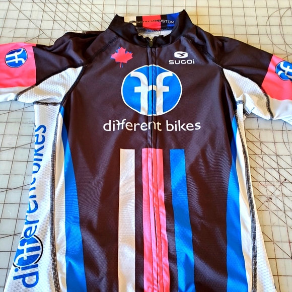 Sugoi Women's Cycling Short Sleeve Jersey size medium - Picture 1 of 3